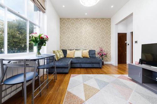Paddington Bliss Suite - Tap to explore photos