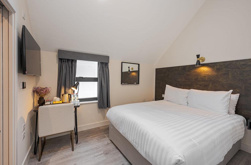 King's Cross Express Inn - Tap to explore photos