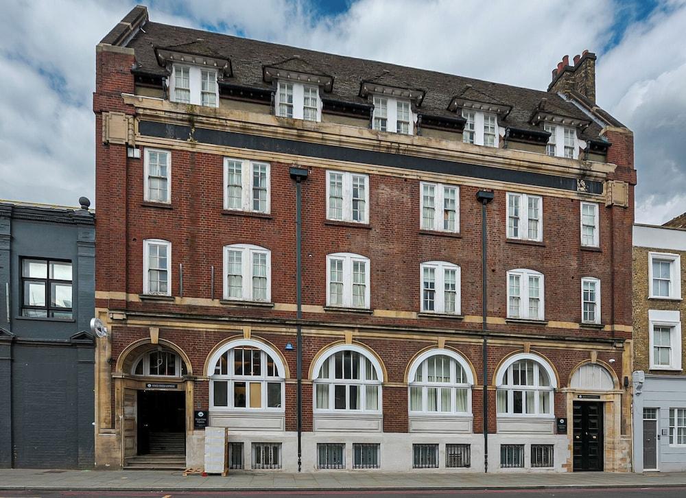 King's Cross Express Inn - Tap to explore photos