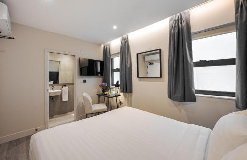 King's Cross Express Inn - Tap to explore photos