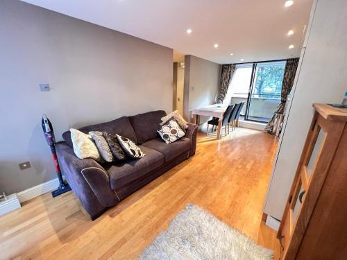 Happy River Thames View Entire Apartment - Tap to explore photos