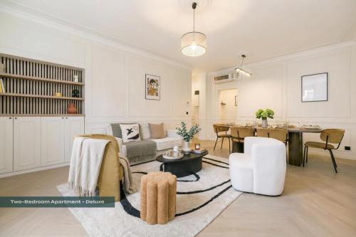 PoeticStay - Champs d'Elysée - Galilée Room Type - Two-Bedroom Deluxe Apartment