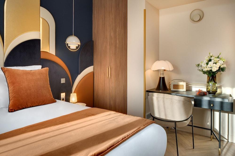 Artemisia Montmartre - Tap to explore photos