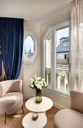 Artemisia Montmartre Room Type - Deluxe Room