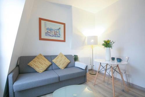 Heavenly & Cozy Parisian Flat - Place Voltaire - Tap to explore photos