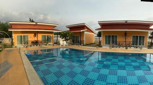 พัชรี รีสอร์ท ภูเก็ต Patcharee Resort Phuket - Tap to explore photos