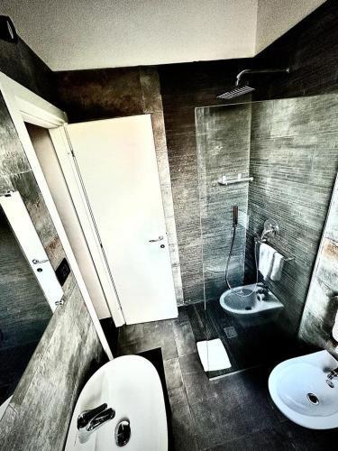 Dazio Exclusive Rooms - Tap to explore photos