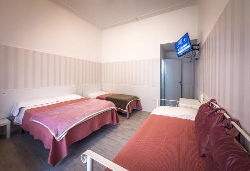 Hotel Giada Roma - Tap to explore photos