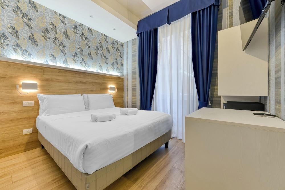 Rome's Gloria Hotel Room Type - Deluxe Double Room