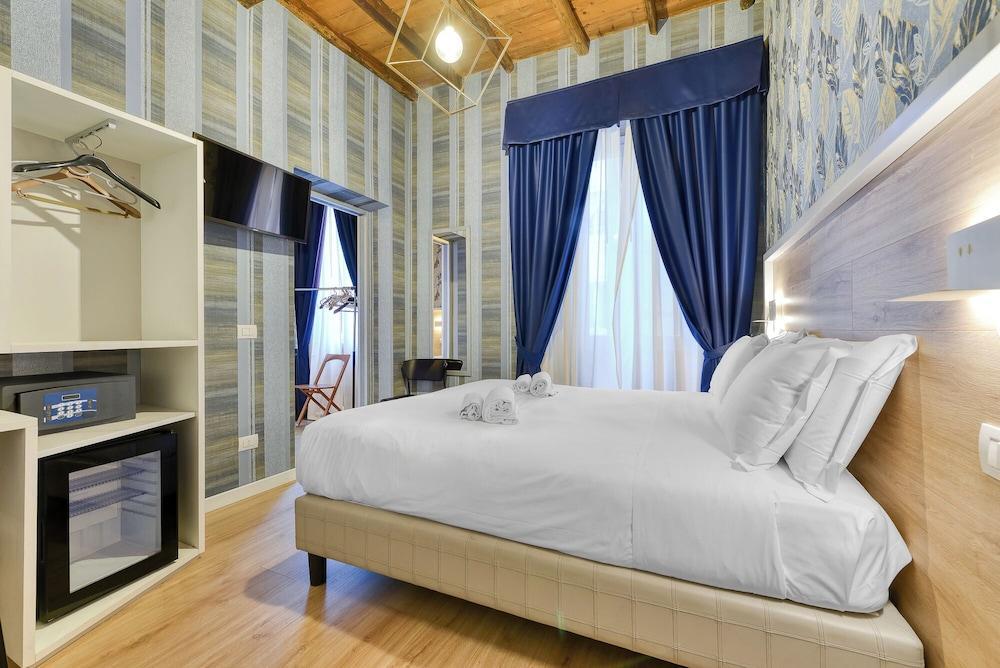 Rome's Gloria Hotel Room Type - Deluxe Family Room, 2 Bedrooms