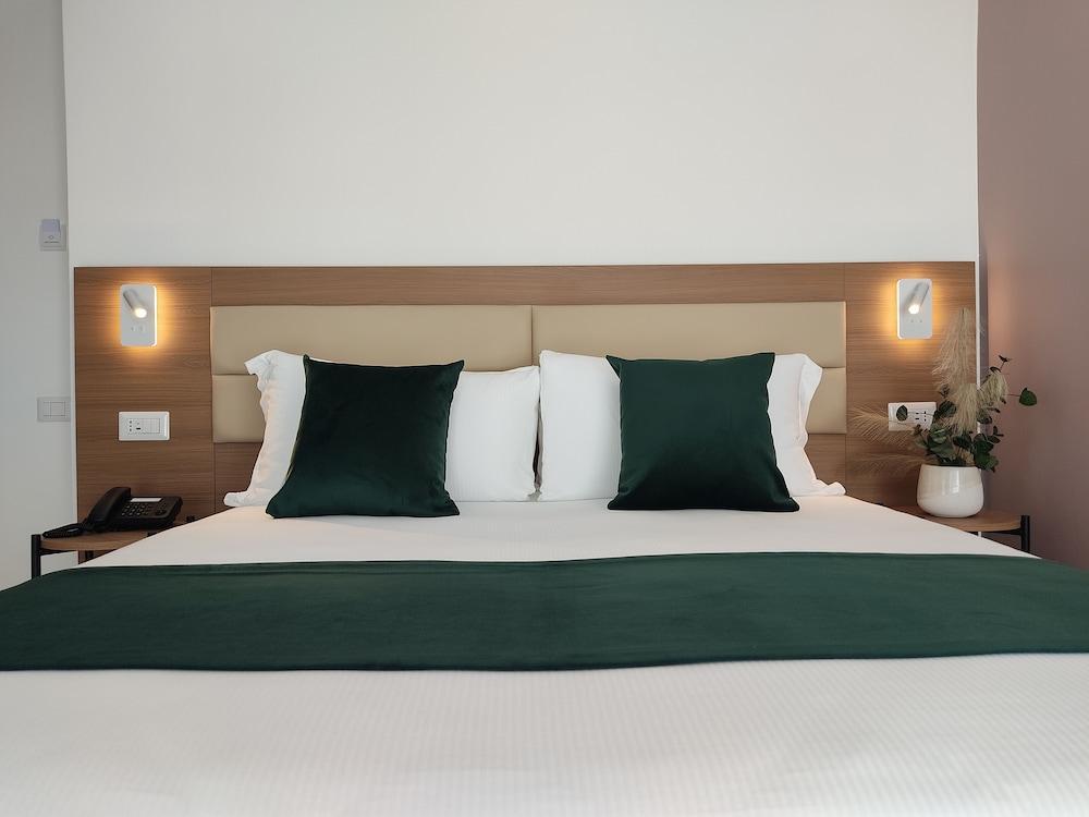 Massimi City Garden Hotel Room Type - Deluxe Double Room Massimi City Garden Hotel Room Type - Deluxe Double Room