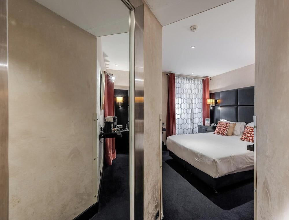 Hotiday Room Collection - Paris Arc de Triomphe - Tap to explore photos