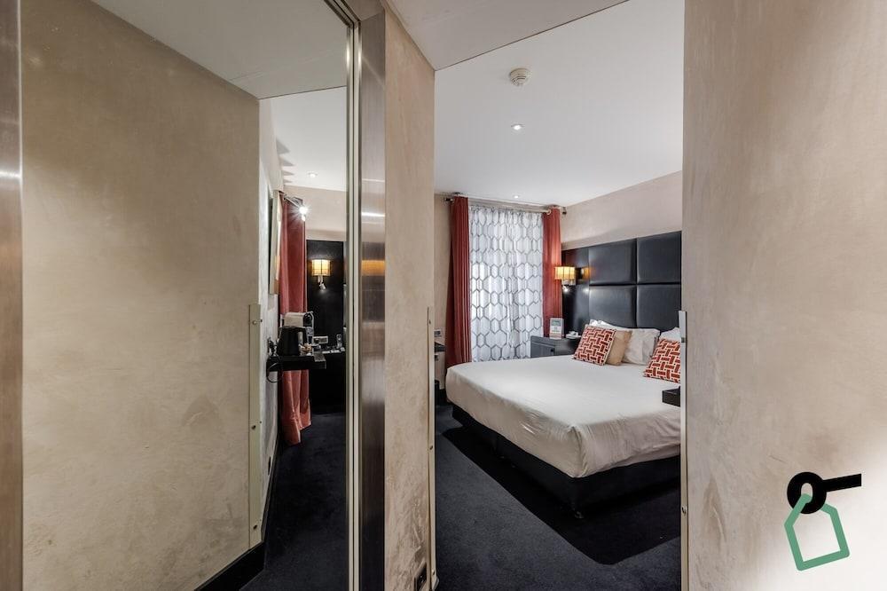 Hotiday Room Collection - Paris Arc de Triomphe - Tap to explore photos