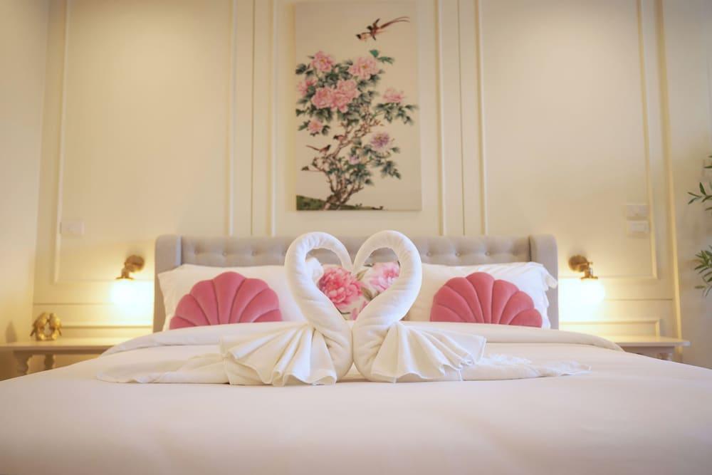 Hawa House Phuket - Tap to explore photos