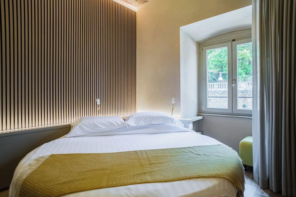 163 Boutique Hotel Room Type - Deluxe Room 35 (Round Bed)