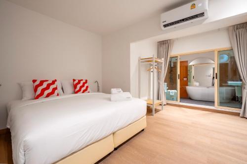 Horange Phuket Town Room Type - Deluxe Room with Bathtub - No Window