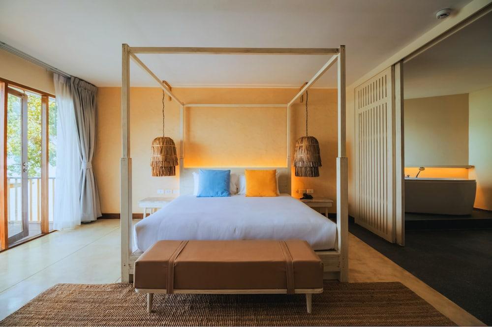 Sea Sun Bed & Beyond Room Type - Grand Deluxe Sea View with Bathtub