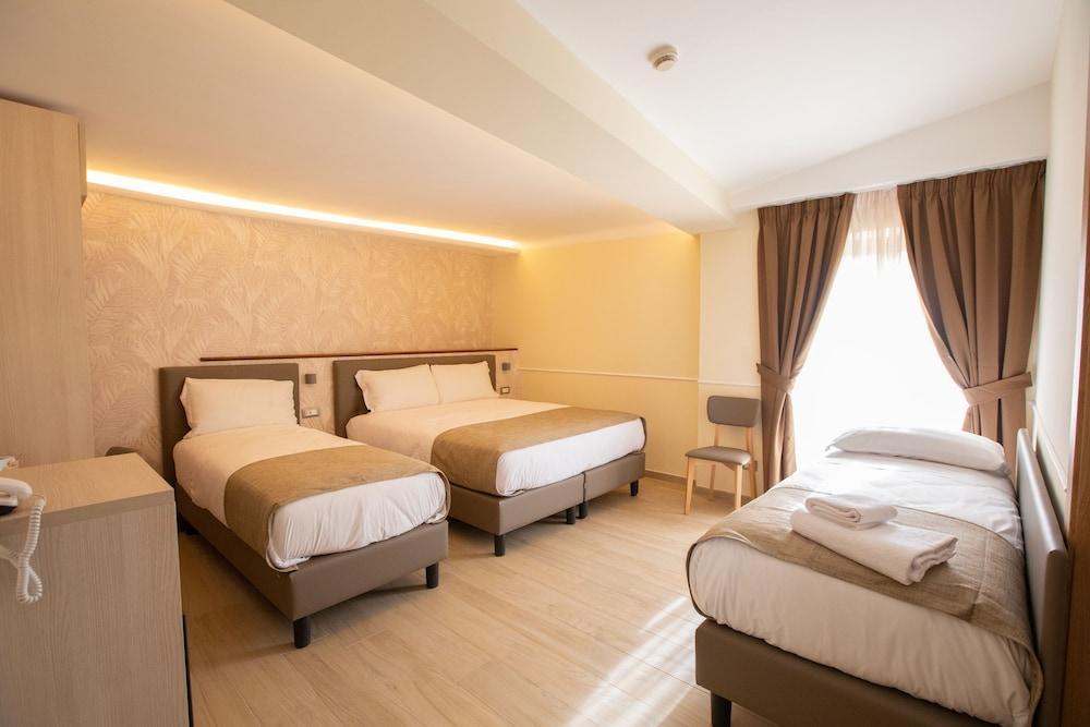 Hotel Maximus Room Type - Comfort Quadruple Room Hotel Maximus Room Type - Comfort Quadruple Room