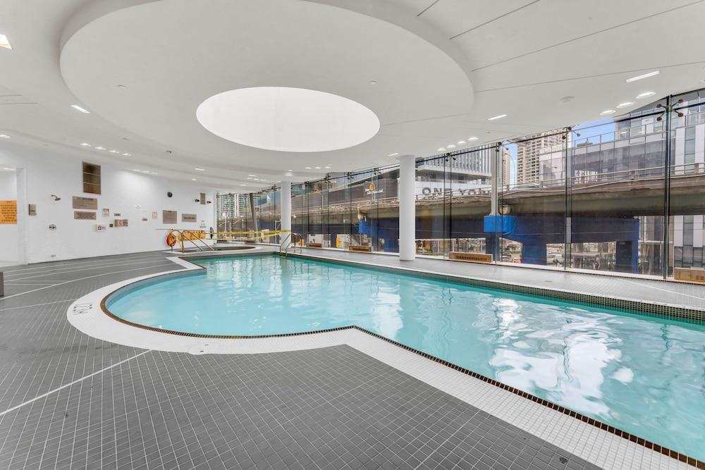 Stallion Suites Opp CN Tower & Scotiabank Arena - Tap to explore photos