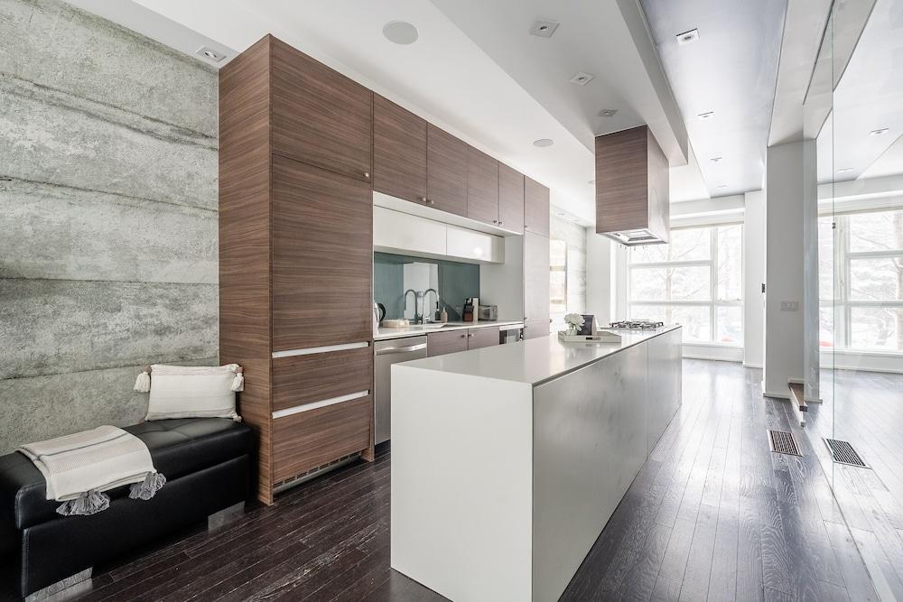 GLOBALSTAY Luxury Townhouse in Downtown Toronto - Tap to explore photos