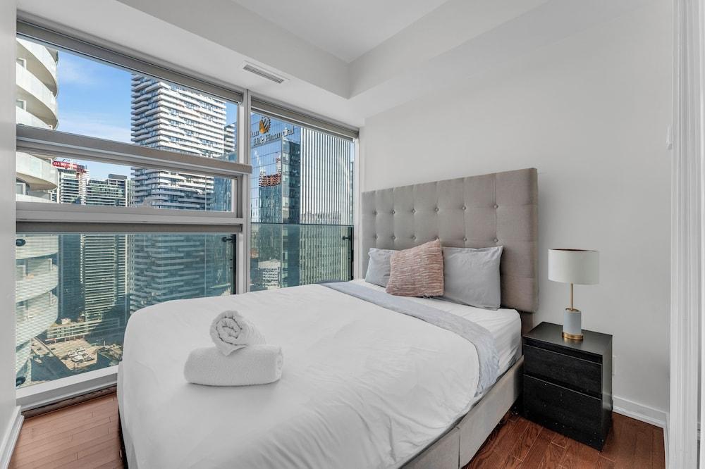 Elegant Suites - CN Tower & Lake View - Tap to explore photos