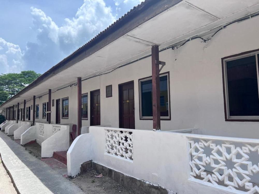 OYO 90981 Chenang Rest House 1