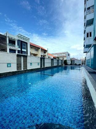 IZI COZI HOTEL KEMAYORAN - Tap to explore photos