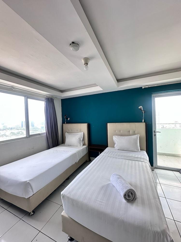 IZI COZI HOTEL KEMAYORAN Room Type - Standard Twin Room