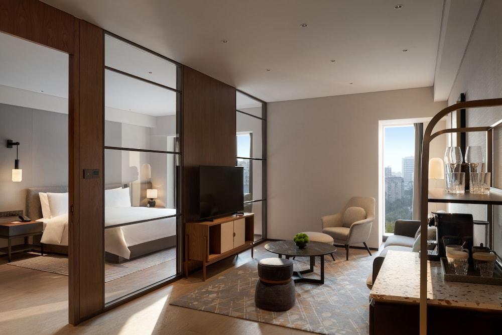 New World Guangzhou Hotel by Rosewood Hotel Group Room Type - Deluxe Suite