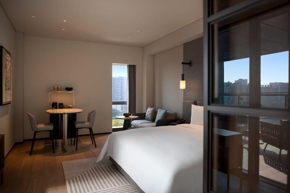 New World Guangzhou Hotel by Rosewood Hotel Group Room Type - Deluxe Terrace King Room
