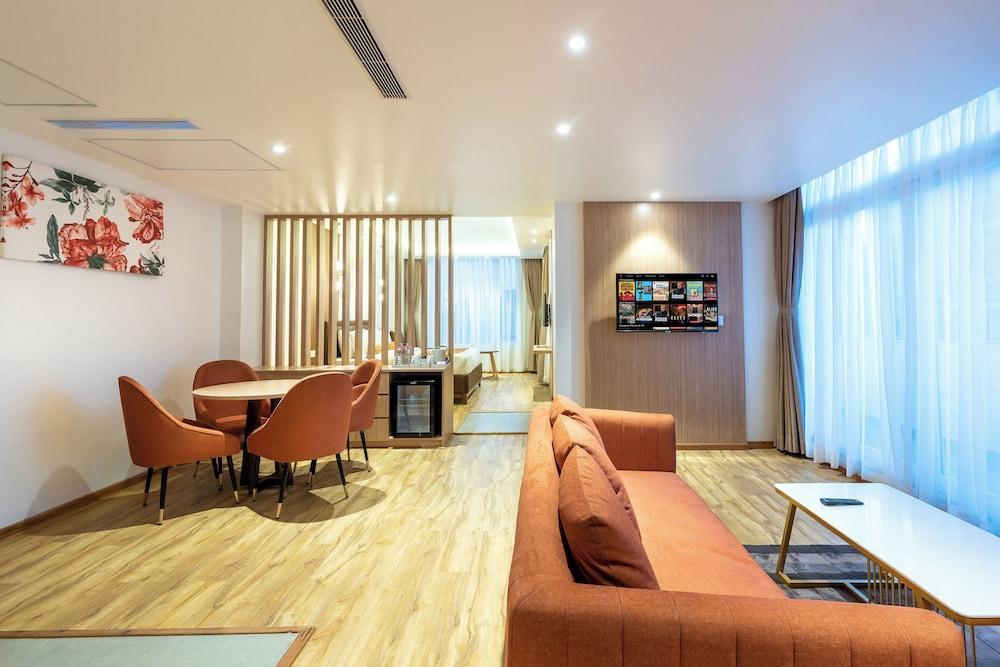 Hotel Anuttara Boudha Room Type - Amantaran Suite with Jacuzzi, Balcony and Courtyard view