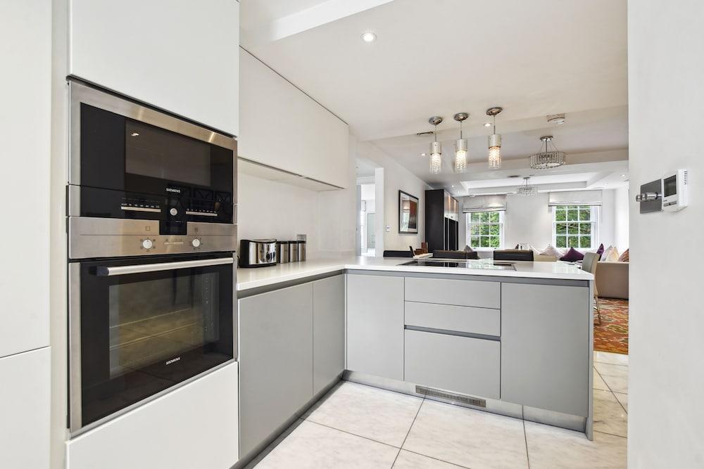 Buckingham Palace Residencies  by Aeria Apartments Room Type - One-Bedroom Apartment