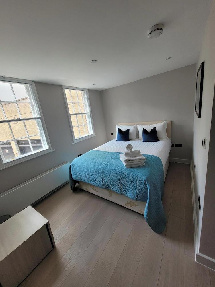 Buckingham Palace Residencies by Aeria Apartments - Tap to explore photos
