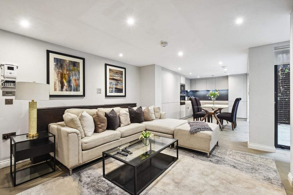 Buckingham Palace Residencies  by Aeria Apartments Room Type - Three Bedroom Apartment