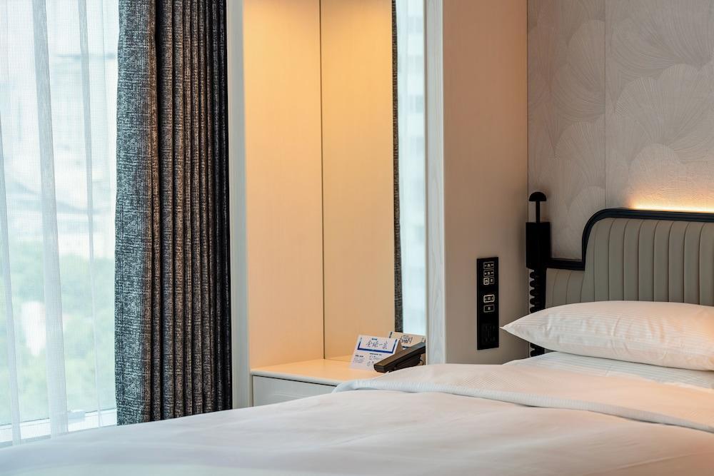 Hilton Shanghai City Center Room Type - TWIN GUEST ROOM