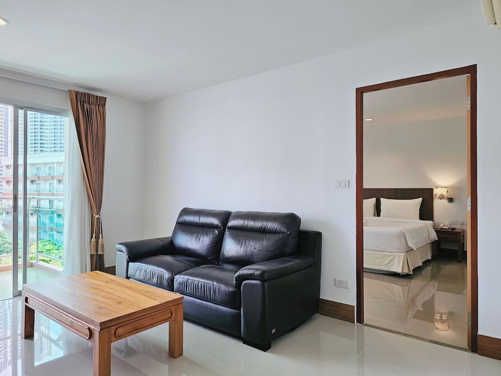 Nanthana Villa Hotel - Tap to explore photos