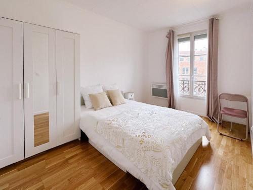 Paris center 2 rooms appt metro 14 Olympiades - Tap to explore photos