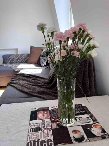 Central , bright and modern flat up to 4 people - Tap to explore photos