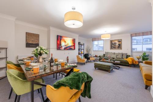 Modern London Luxury 3Bed 3Bathroom Retreat 6HS - Tap to explore photos