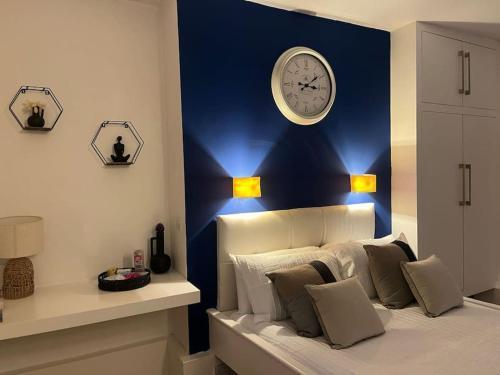 Modern studio in Barbican EC1 - blue - F4