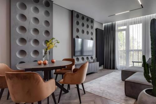2BD Hyde Park Elegance Escape - Tap to explore photos