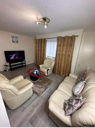 Kim33 Two Bedroom Apartment Central London - Tap to explore photos
