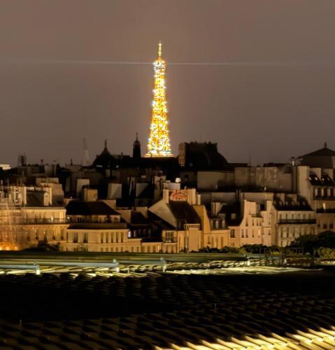 Lescostreet-Vue Tour Eiffel, balcon filant, hyper-centre Paris