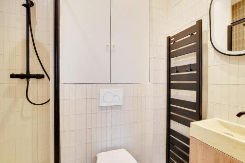 Saint Ambroise COSY SUITE 2P 1BDR - Tap to explore photos