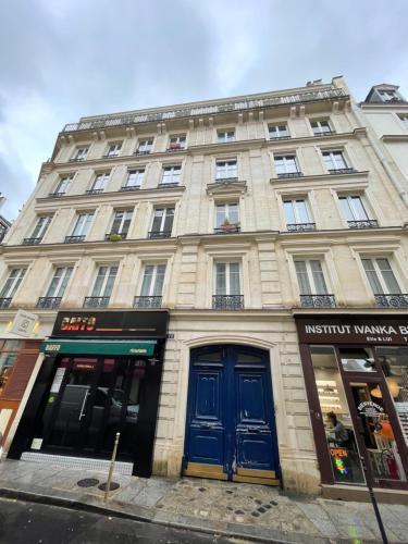 Chic flat in the heart of Marais near Pompidou Centre - Tap to explore photos