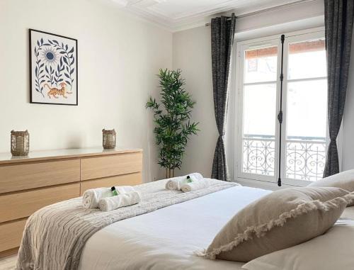 PERGO - Tap to explore photos