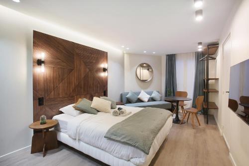 Studio Sacré coeur by Studio prestige - Tap to explore photos
