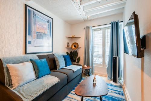 Amazing studio on the most prestigious street - Tap to explore photos