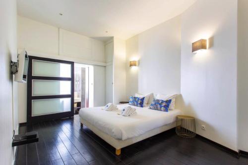 Sentier Historical Center Charming & Cosy Apartment