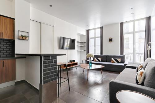 Sentier Historical Center Charming & Cosy Apartment - Tap to explore photos
